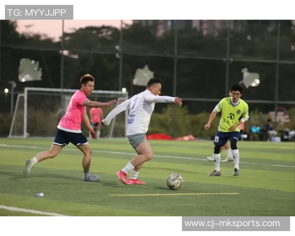 小场与大场足球的魅力对比与发展趋势分析 小场与大场足球的魅力对比与发展趋势分析